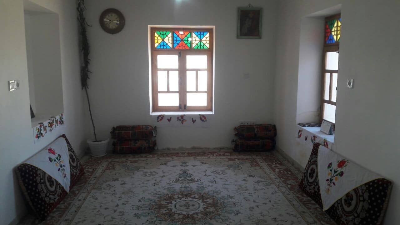 اجاره اتاق سنتی در روستای هدف گردشگری قلعه بالا بیارجمند - اتاق سرکوچه