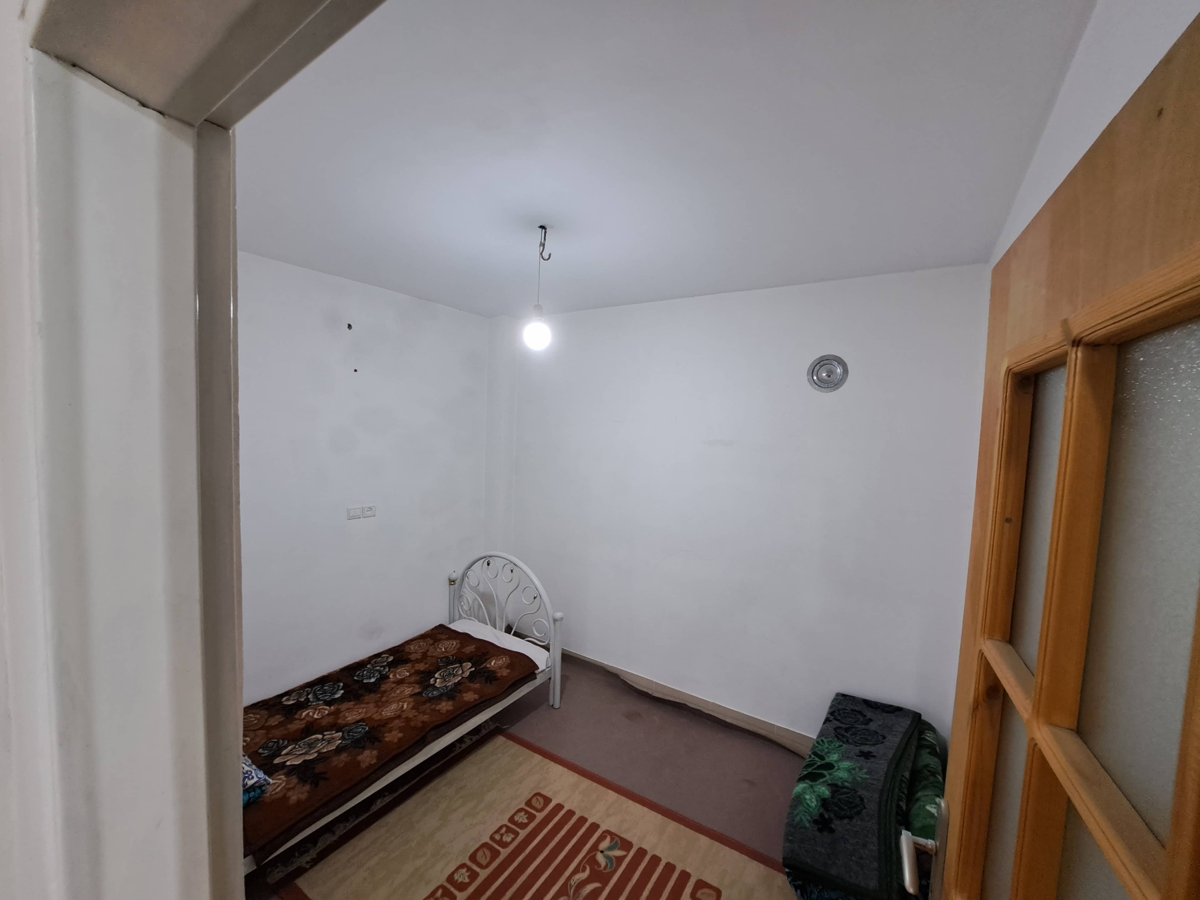 اجاره منزل ویلایی در خیابان رجایی نائین سالن و آشپزخانه