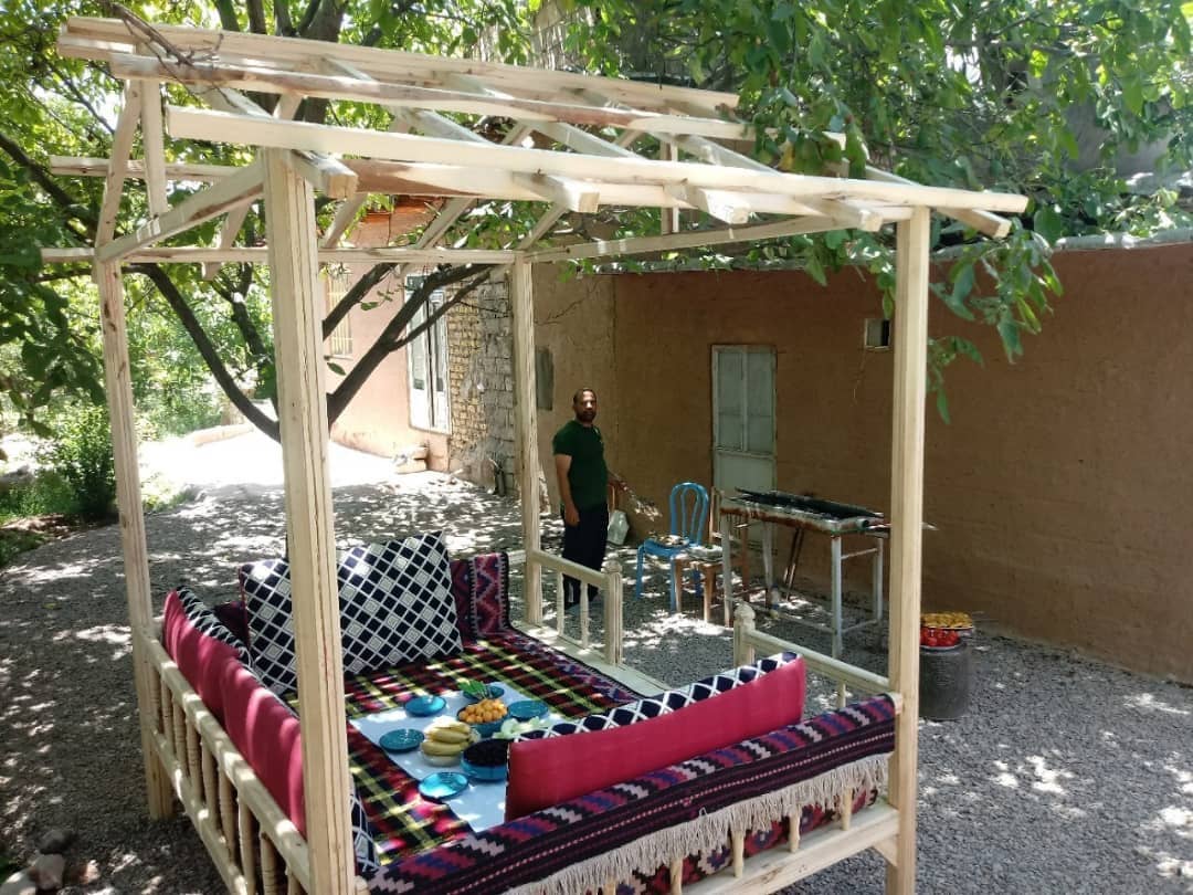 اجاره اقامتگاه بومگردی و سنتی در روستای دیکین