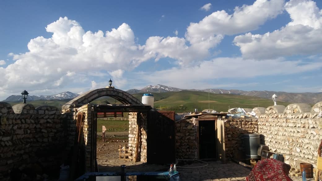 اجاره اقامتگاه بومگردی سنتی در بابا نظر تکاب