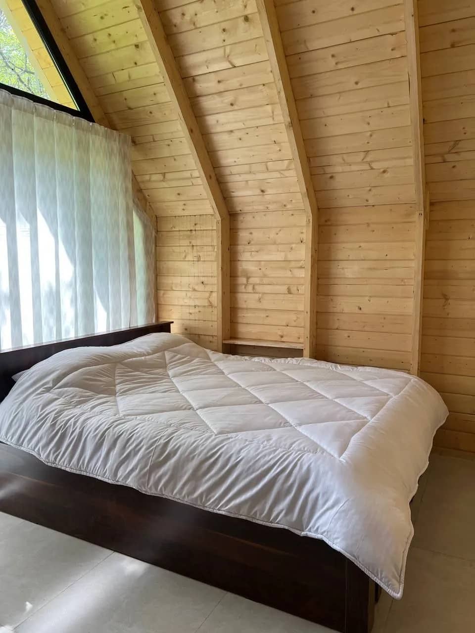 کلبه سوئیسی جنگلی در جنگل های سه هزار تنکابن - تکخواب  نما 