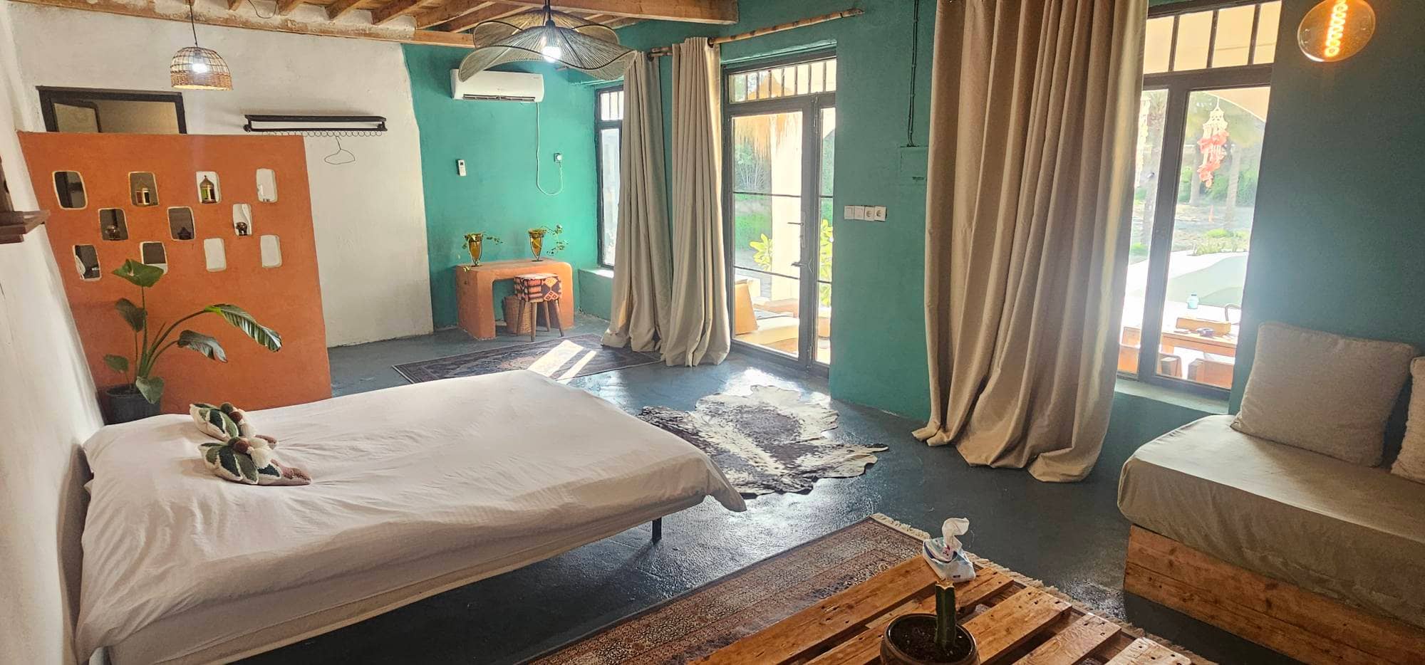 اقامتگاه بومگردی در روستا معتمدآباد طبل - نخل  نما اتاق 