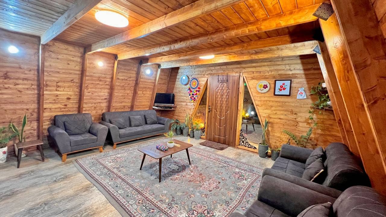 کلبه سوئیسی جنگلی در روستای اسپوک سوادکوه شمالی  نما