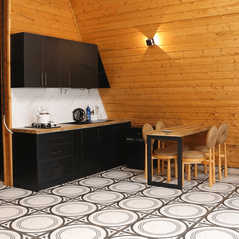 کلبه سوئیسی جنگلی با جکوزی آبگرم در لاکان رشت - تکخواب نما