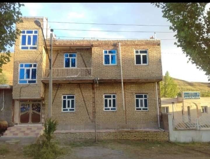 اجاره سوئیت و خانه مبله در تخت سلیمان تکاب نمای بیرونی ساختمان