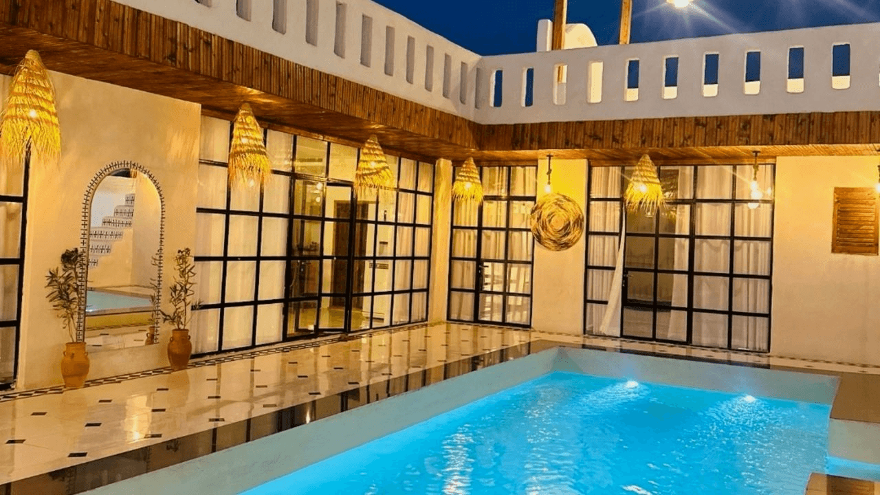 ویلا با استخر روباز آبسرد در هفت رنگو قشم - سه خواب نما ویلا با استخر روباز آبسرد