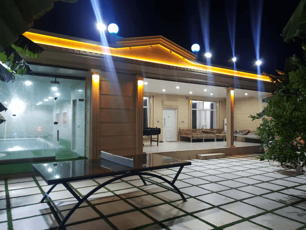 ویلا با استخر سرپوشیده چهارفصل در مهرشهر دزفول نما و حیاط 