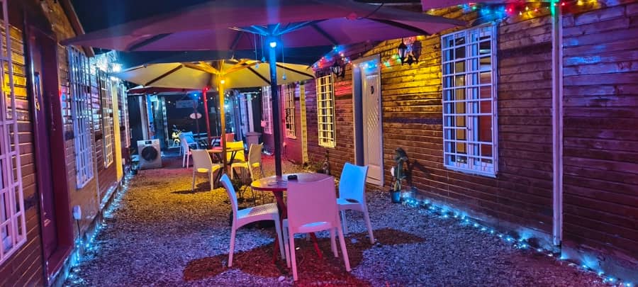 اجاره کانکس ساحلی در هرمز - آبی حیاط اقامتگاه 