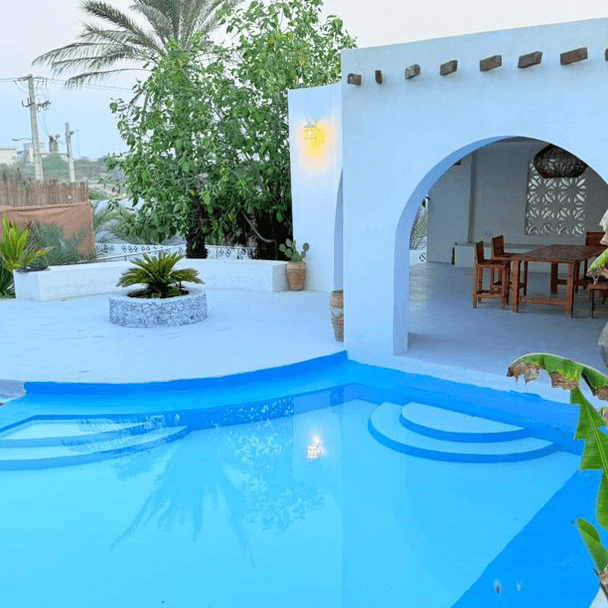 اقامتگاه بومگردی با استخر روباز آب سرد در سلخ قشم - دو تخته اتاق