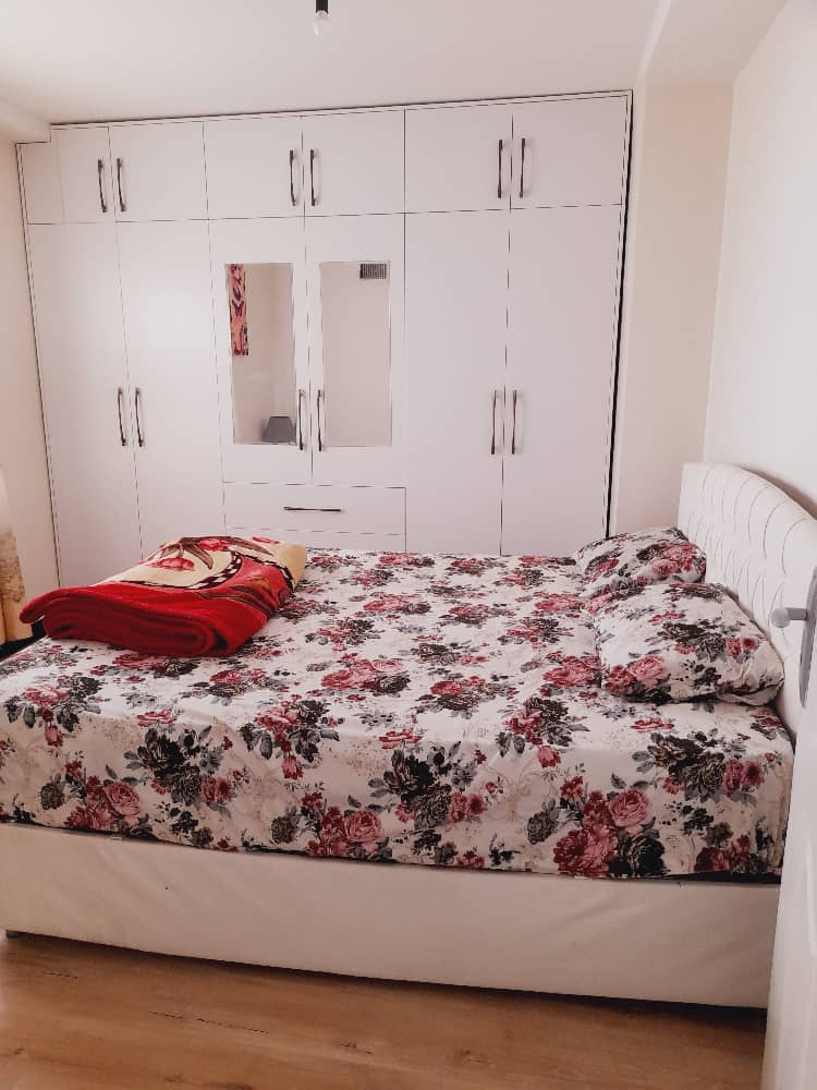 اجاره آپارتمان مبله در فاز شش پرند-دوخوابه طبقه چهار