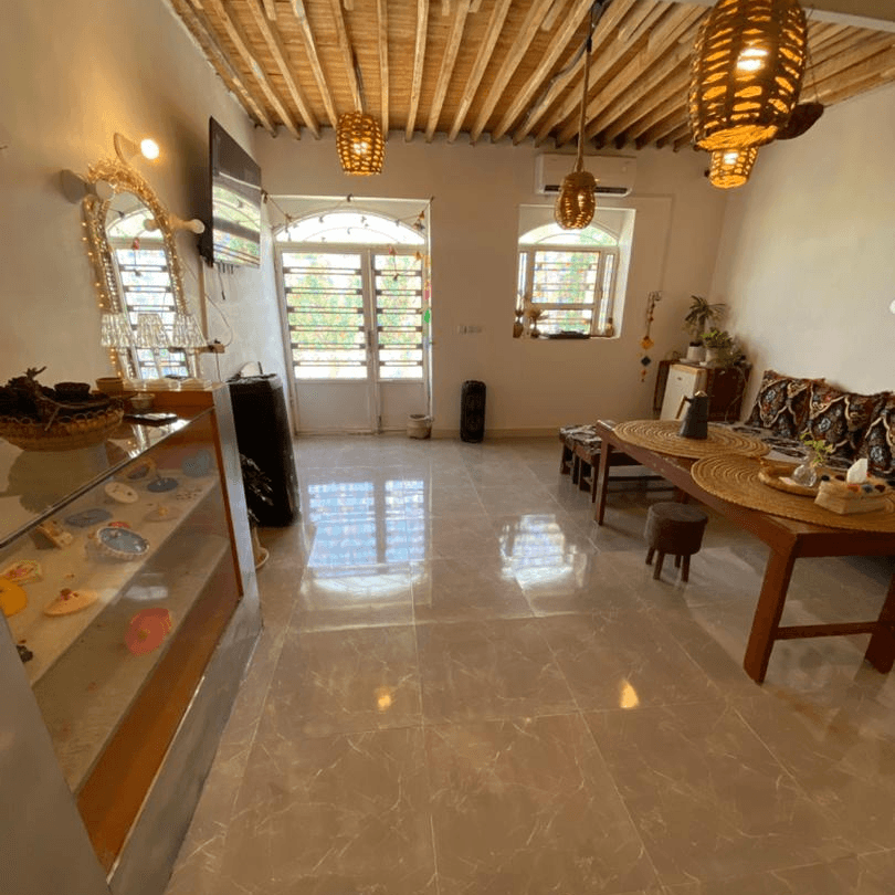 اجاره اقامتگاه بومگردی با استخر روباز در طبل قشم - هفت چاکرا محوطه