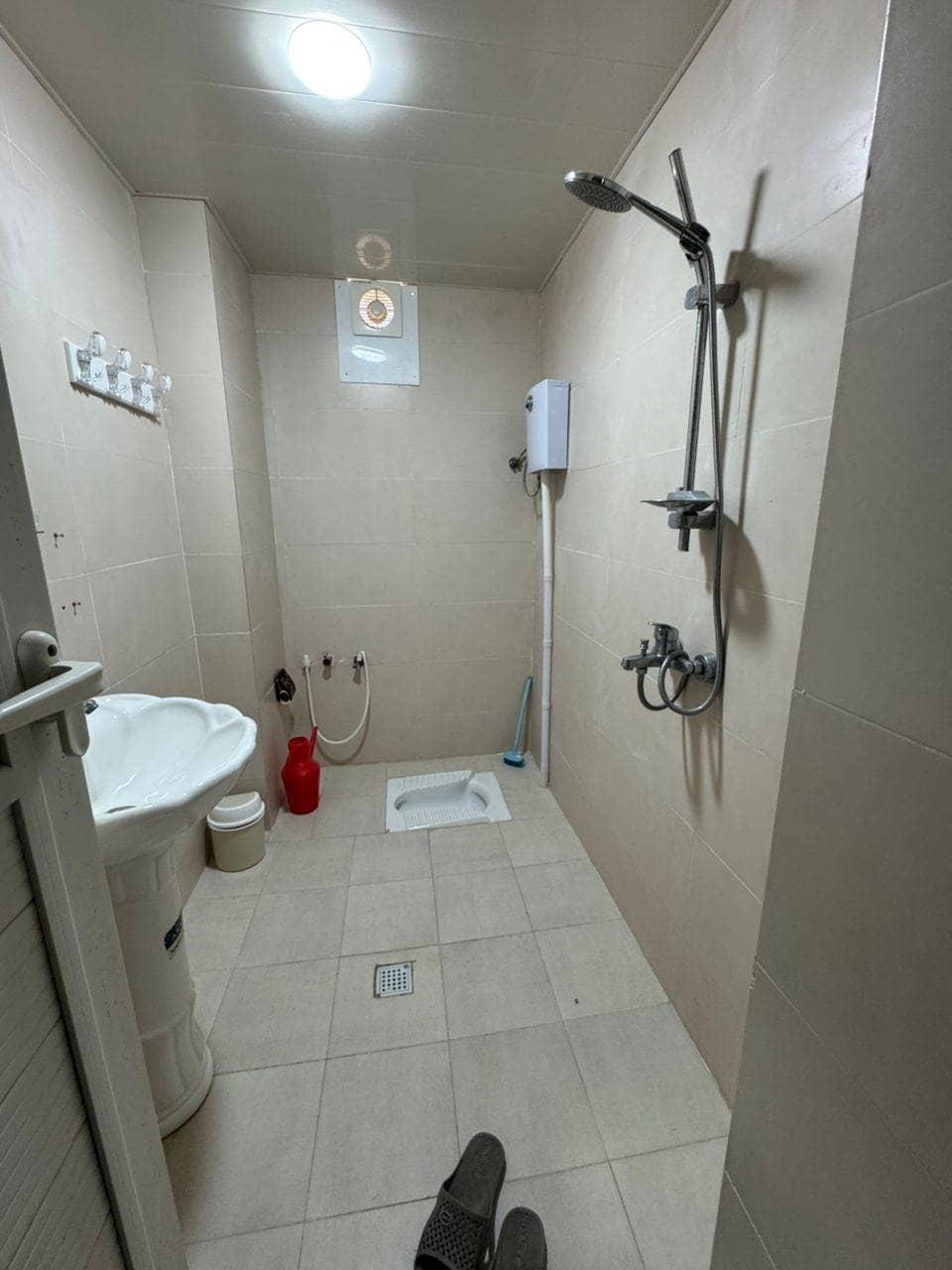 بومگردی در روستا فومستان پارسیان - فاروق  حیاط اقامتگاه 