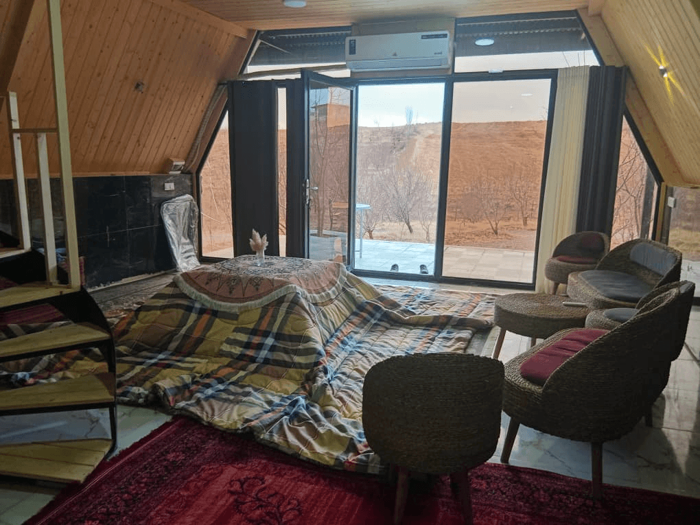 کلبه سوئیسی در نرمه سفلی سمیرم - 1  نما کلبه 1