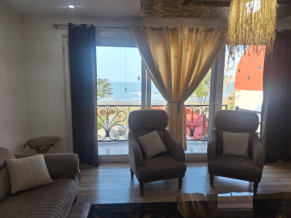 ویلا ساحلی با استخر سرپوشیده آبگرم در نوشهر  نما بیرون ویلا ساحلی 