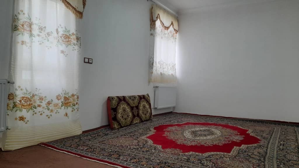 اجاره سوئیت و خانه مبله در تخت سلیمان تکاب نمای بیرونی ساختمان