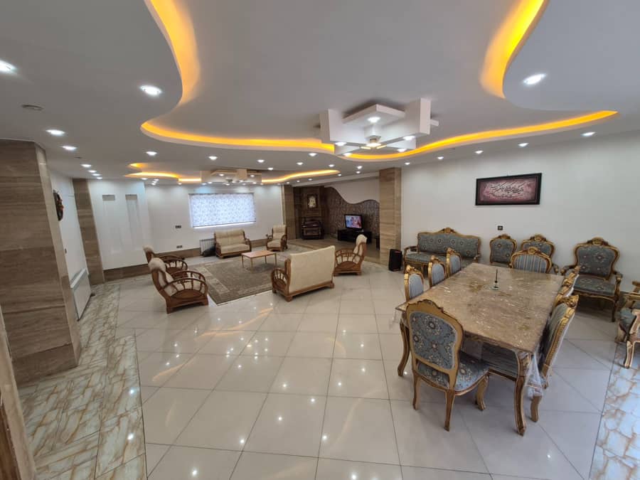 ویلا با استخر سرپوشیده آبگرم در صدرا بلوار حافظ  نما ویلا 
