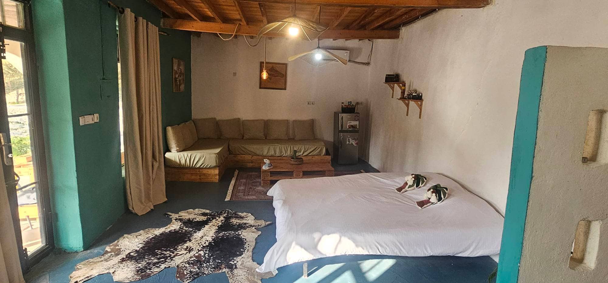 اقامتگاه بومگردی در روستا معتمدآباد طبل - نخل  نما اتاق 