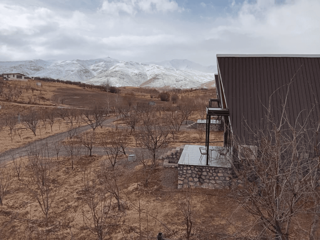 کلبه سوئیسی در نرمه سفلی سمیرم - 1  نما کلبه 1