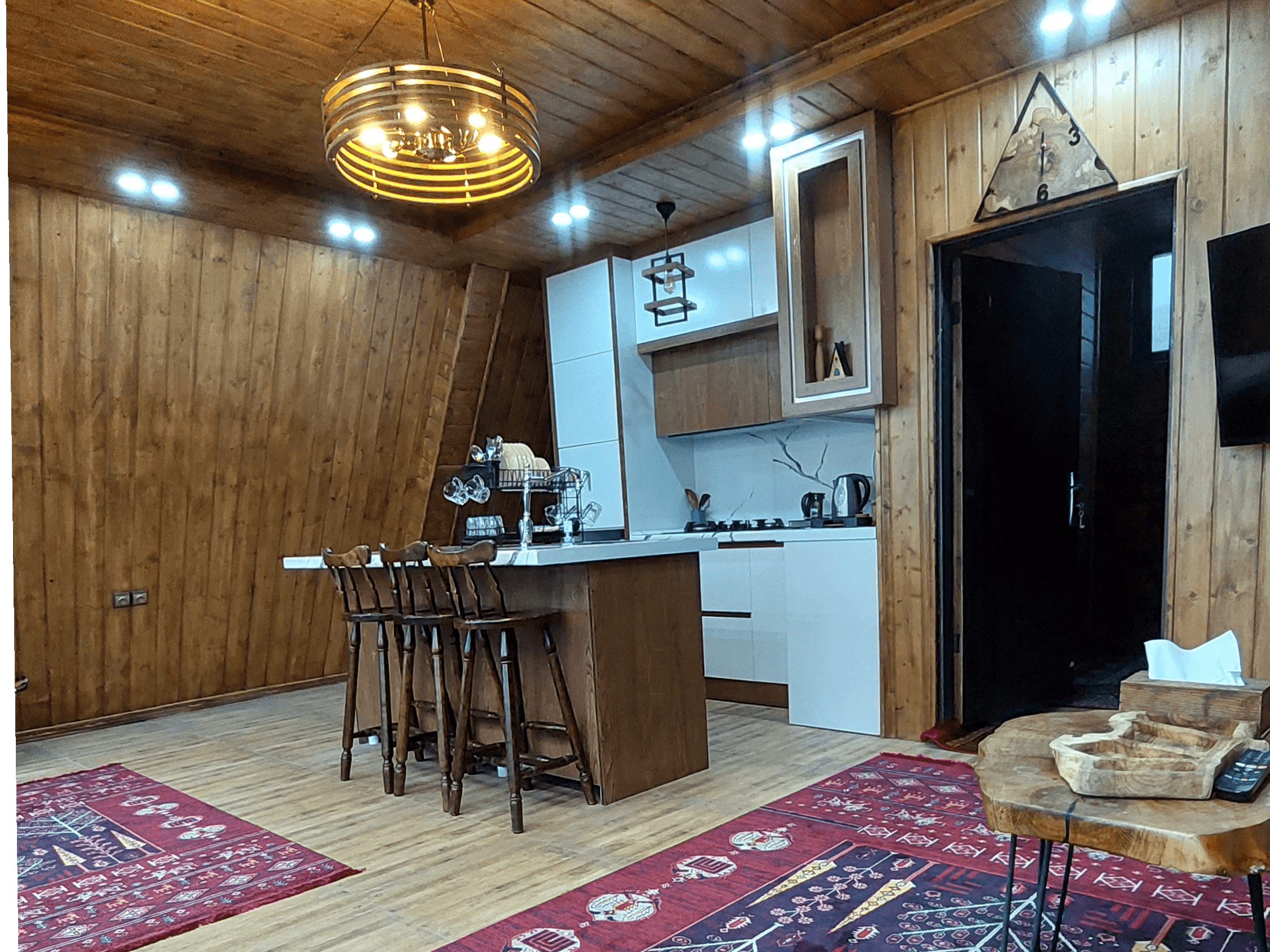 کلبه سوئیسی دوبلکس در ییلاقات روستا نوده بره سر نما کلبه 