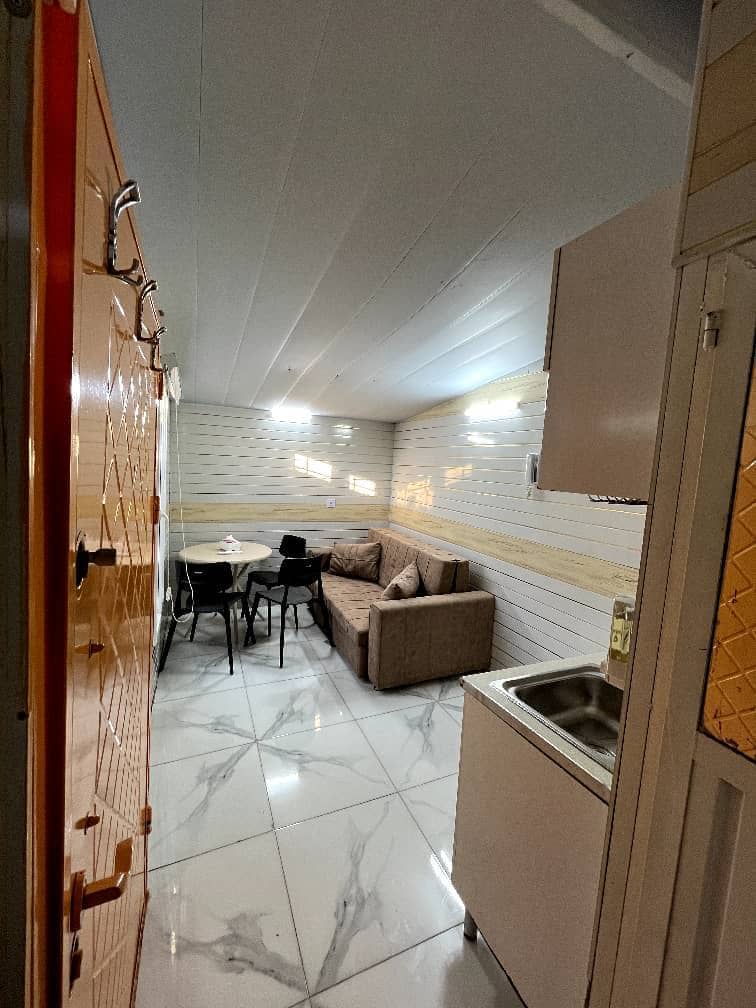 کانکس ساحلی در هرمز - پرتقالی حیاط اقامتگاه 