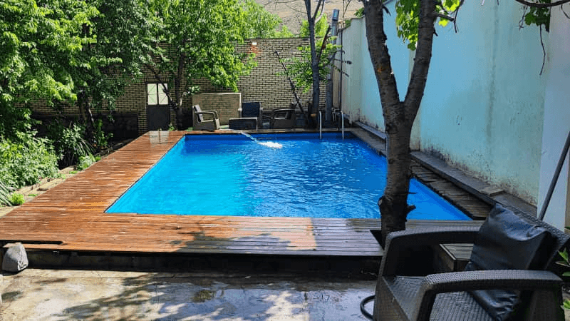 ویلا یکخوابه با استخر روباز آبگرم در لواسان استخر روباز آب گرم