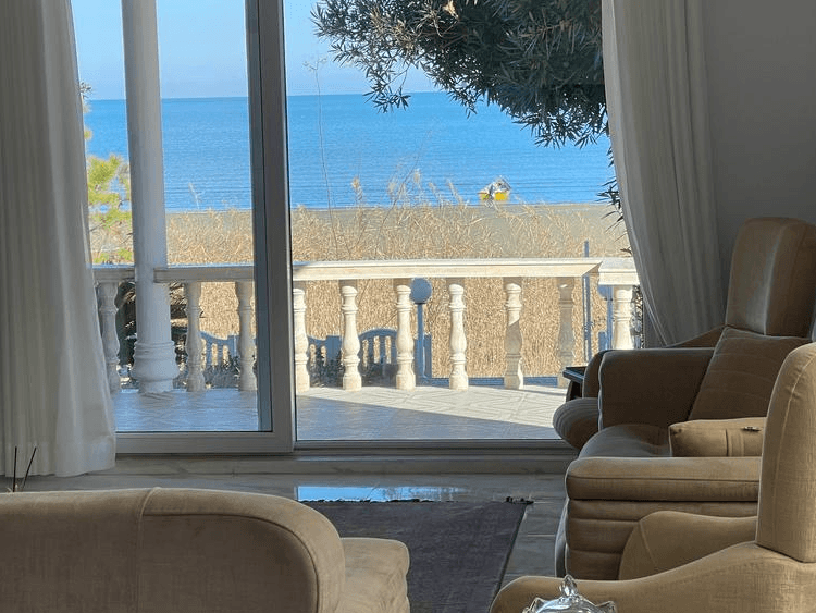 اجاره ویلا ساحلی در روستا علی آباد بندر انزلی - ورنا تراس و چشم انداز