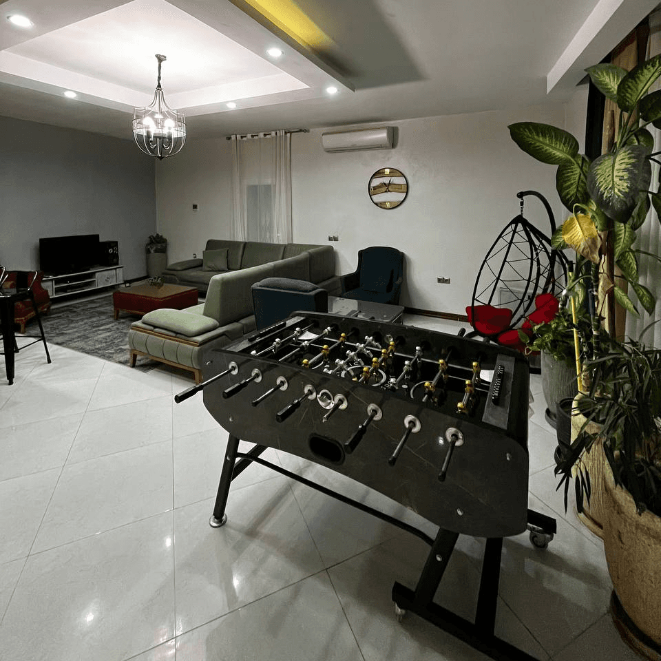 ویلا سه خواب با استخر رو باز آبگرم در لواسان محوطه