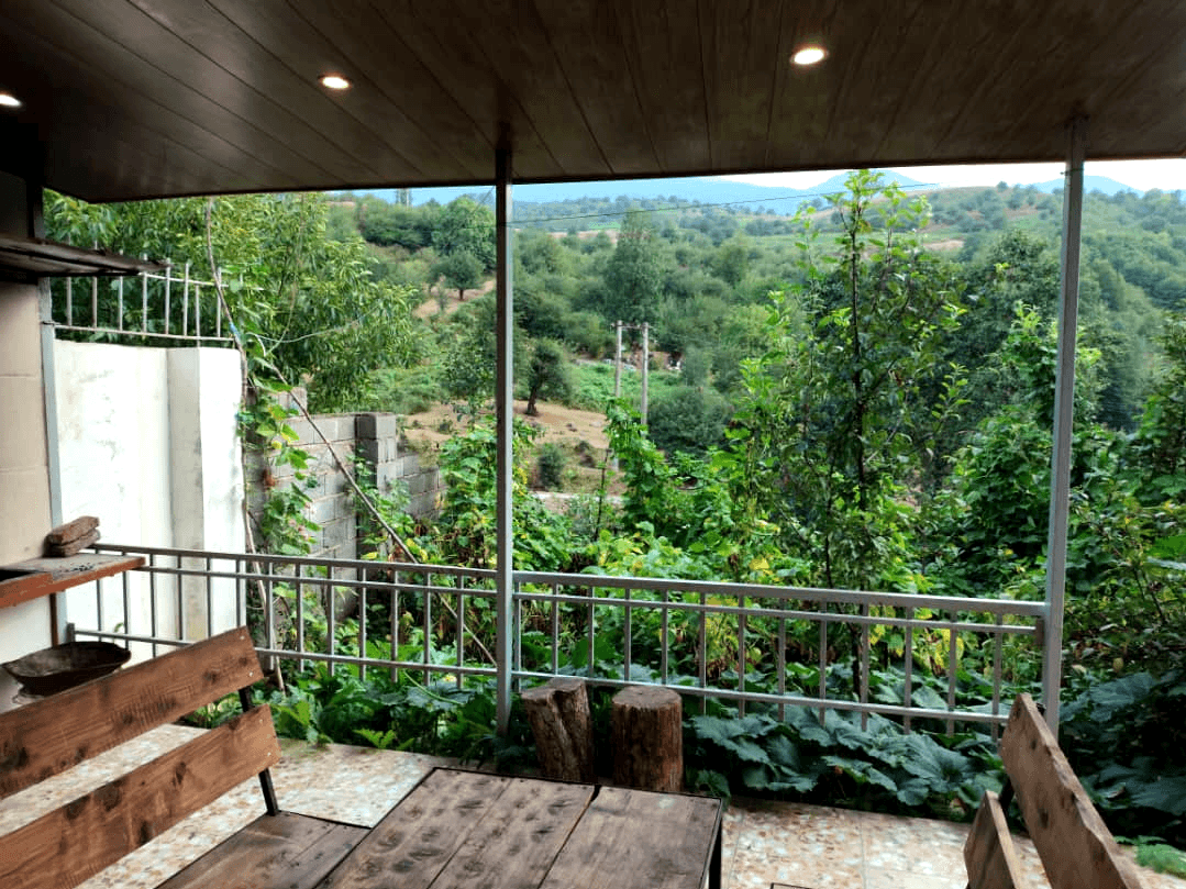 اجاره ویلا در سنگچال آمل - تکخواب  ایوان طبقه همکف 