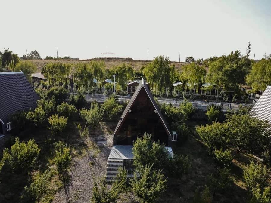 کلبه سوئیسی در نرمه سفلی سمیرم - 1  محوطه