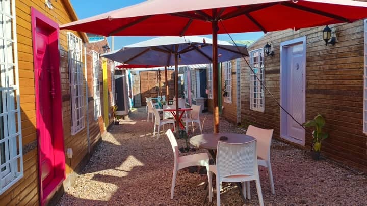 کانکس ساحلی در هرمز - پرتقالی حیاط اقامتگاه 