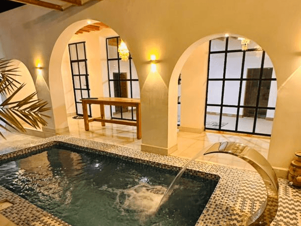 اقامتگاه بومگردی در روستا طبل قشم - لنگر محوطه و استخر