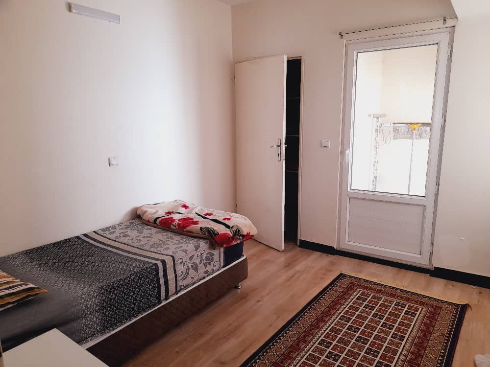 اجاره آپارتمان مبله در فاز شش پرند-دوخوابه طبقه چهار