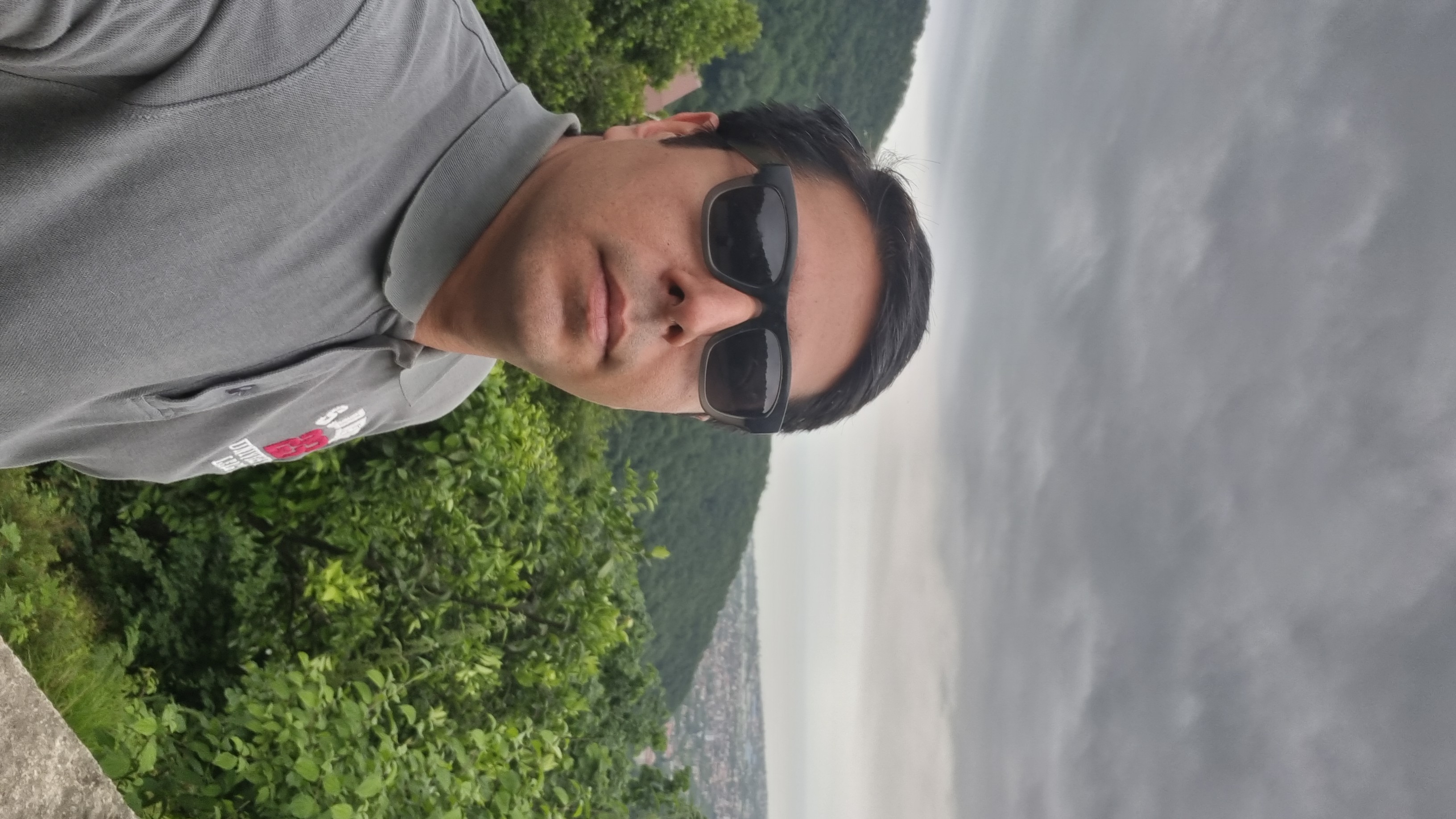 hostIntroImage-احسان خطیبی راد