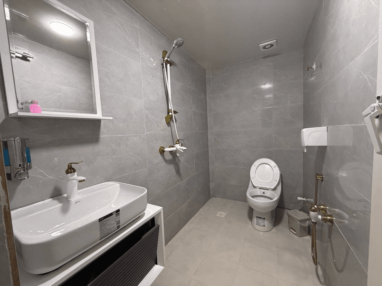 اقامتگاه بومگردی در رمکان قشم - کنار اتاق کنار