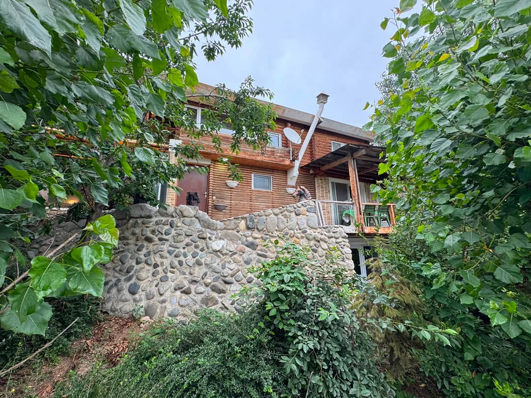 ویلا کوهستانی در روستای پیشنبور کلاردشت چشم انداز 