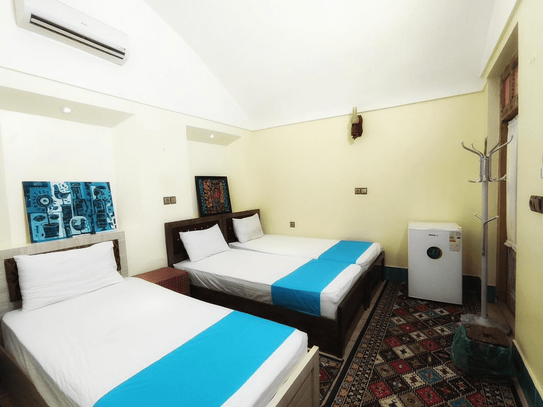  اجاره اقامتگاه سنتی در یزد - لیمویی محوطه