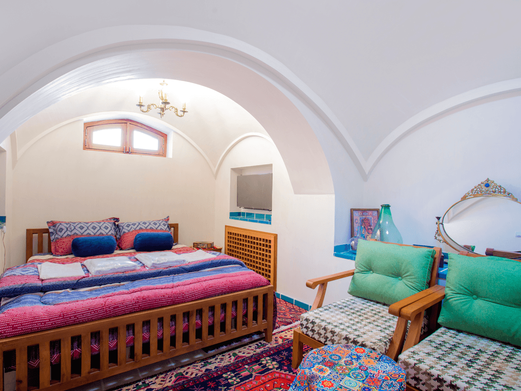 بوتیک هتل سنتی در کاشان - گلزار محوطه