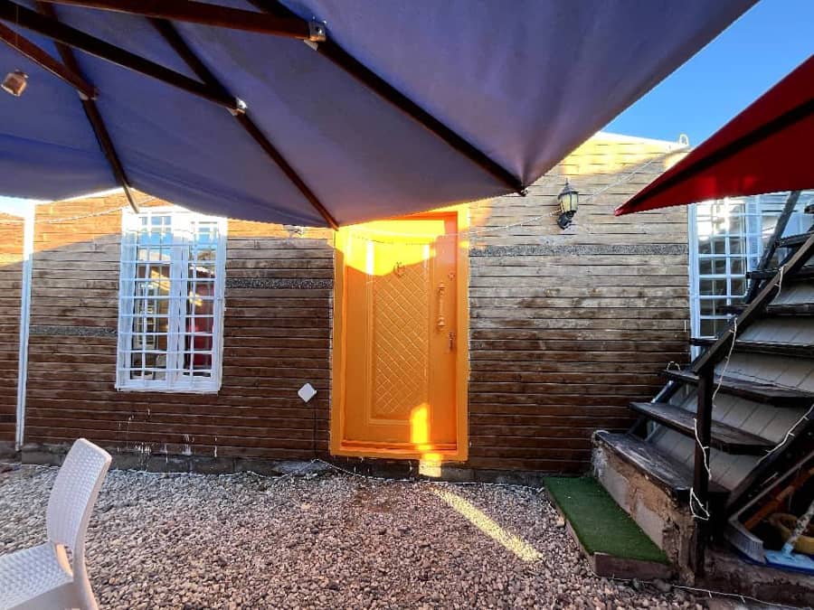 کانکس ساحلی در هرمز - پرتقالی حیاط اقامتگاه 