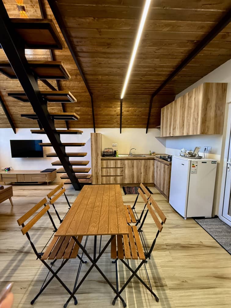 کلبه سوئیسی جنگلی در روستای سورخانی رامسر - آبان  نما 