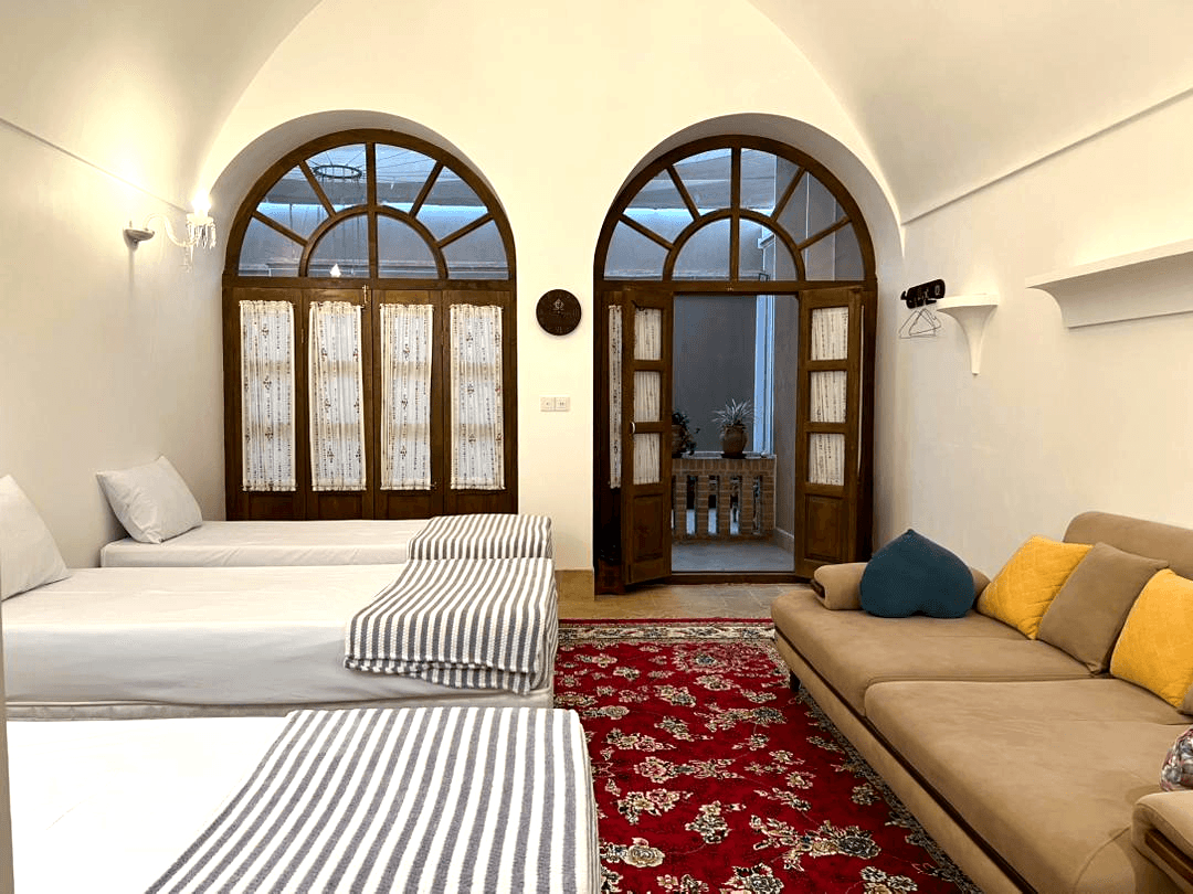 اجاره اتاق سه تخته در خیابات فهادان یزد - 103 حیاط اقامتگاه