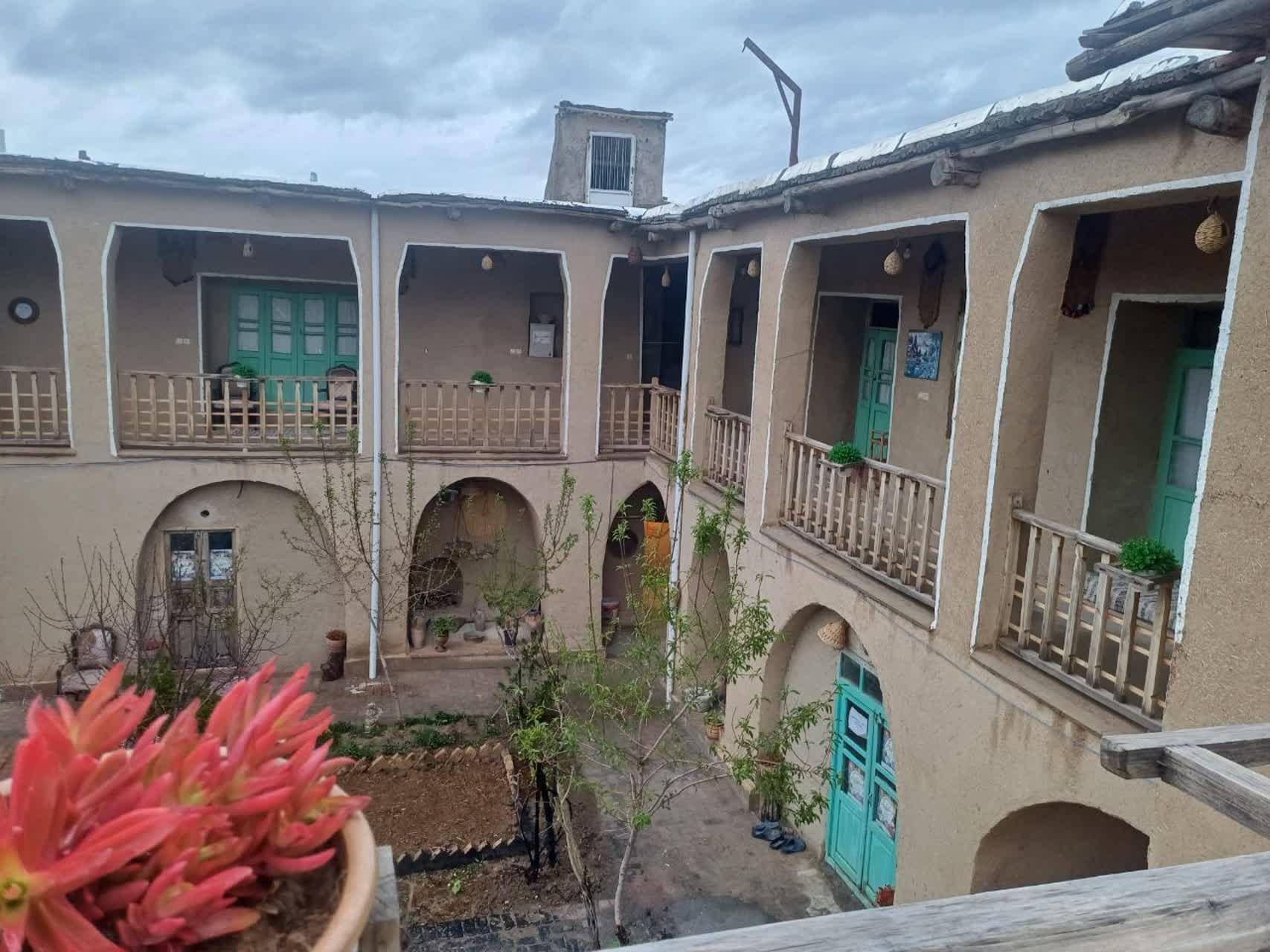اقامتگاه بومگردی در روستا ویست خوانسار - 4 نما اقامتگاه 
