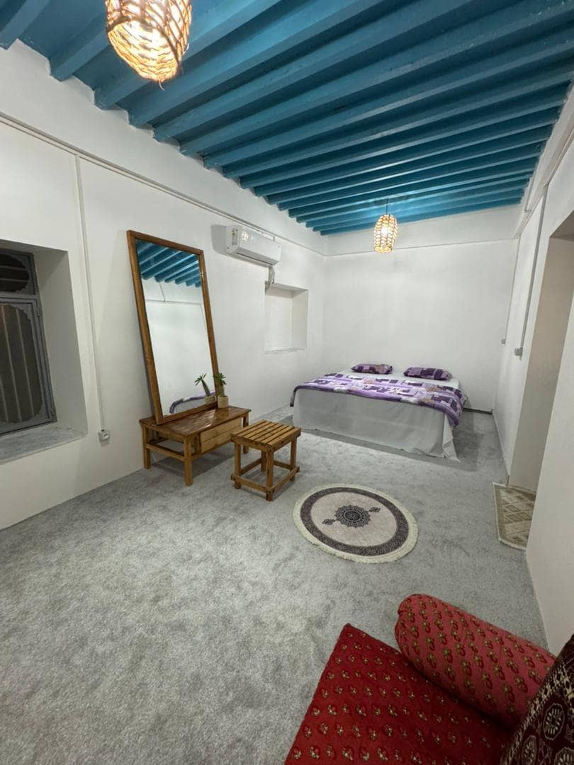 اقامتگاه بومگردی در روستای فومستان پارسیان - بنو  حیاط اقامتگاه 