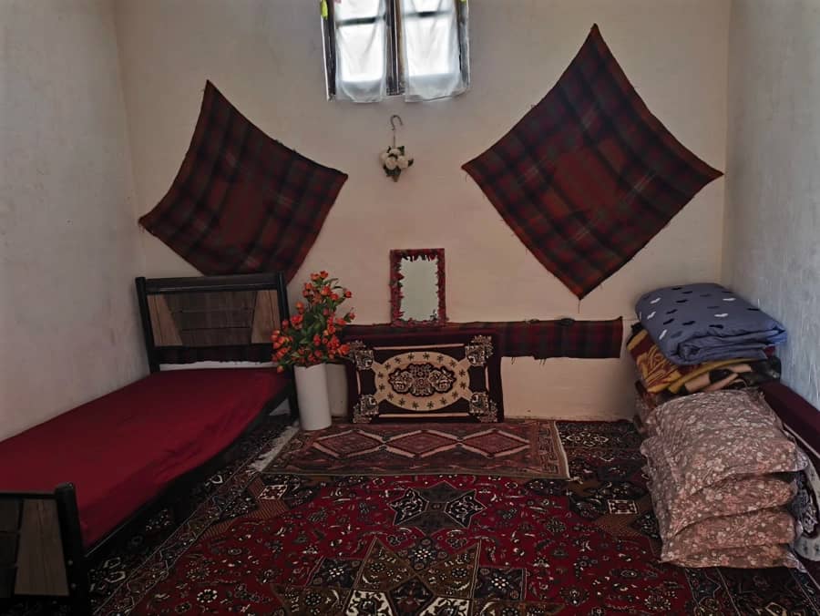 اقامتگاه بومگردی در روستای قصلان سریش‌آباد - یاس سالن 
