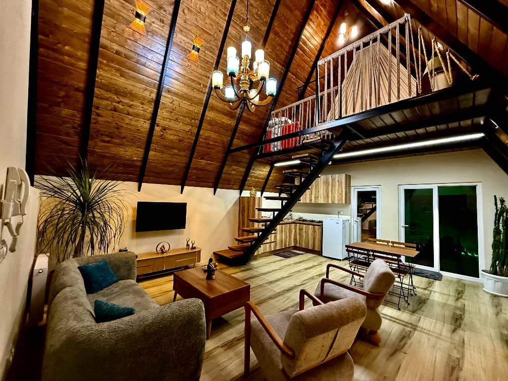 کلبه سوئیسی جنگلی در روستای سورخانی رامسر - آبان  نما 