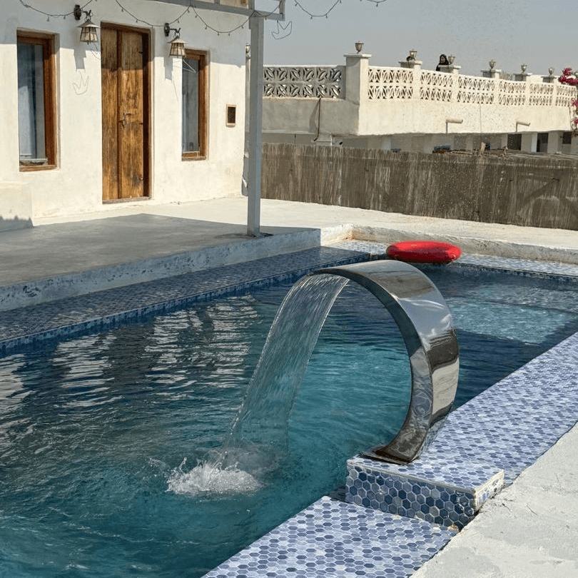 اقامتگاه بومگردی با استخر روباز آبسرد در سلخ قشم - چهار تخته vip اتاق