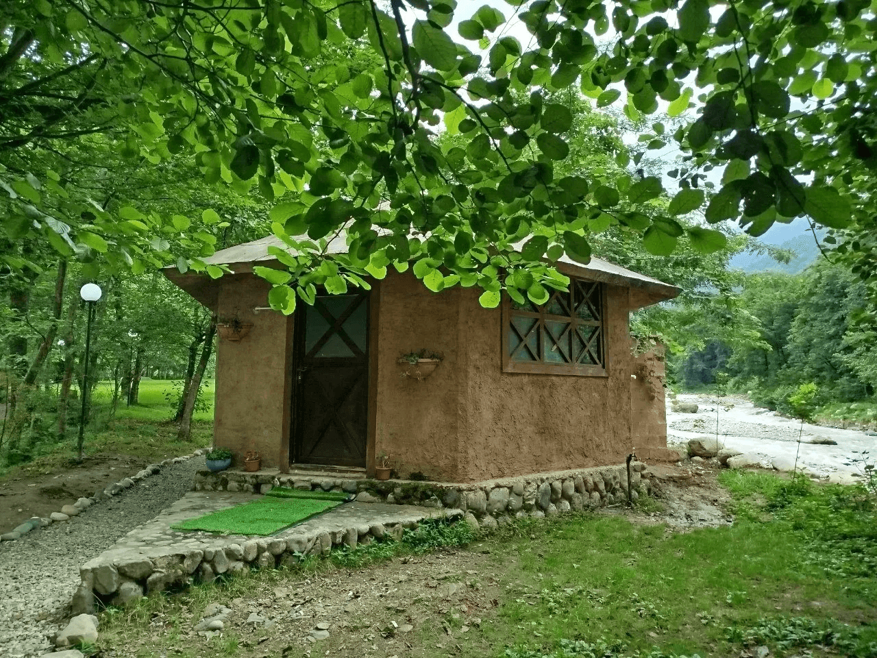 کلبه جنگلی در جنگل های سه هزار تنکابن - توسکا10  نما 