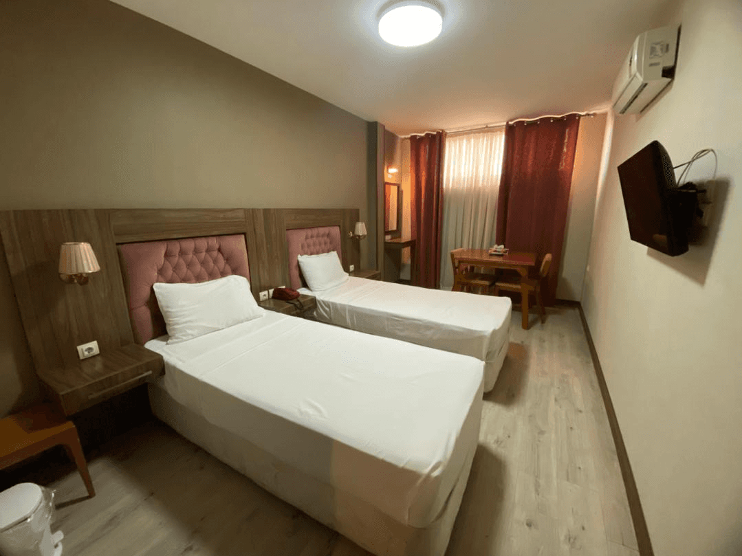 اجاره هتل دو تخت در زند شیراز  اتاق دو تخت 