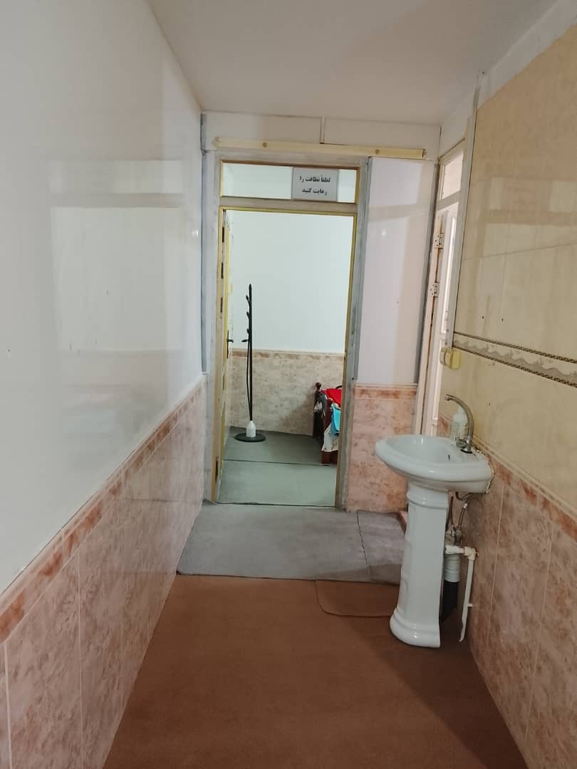 اجاره منزل ویلایی مبله در ولایت قشم -یک خوابه طبقه اول سالن 