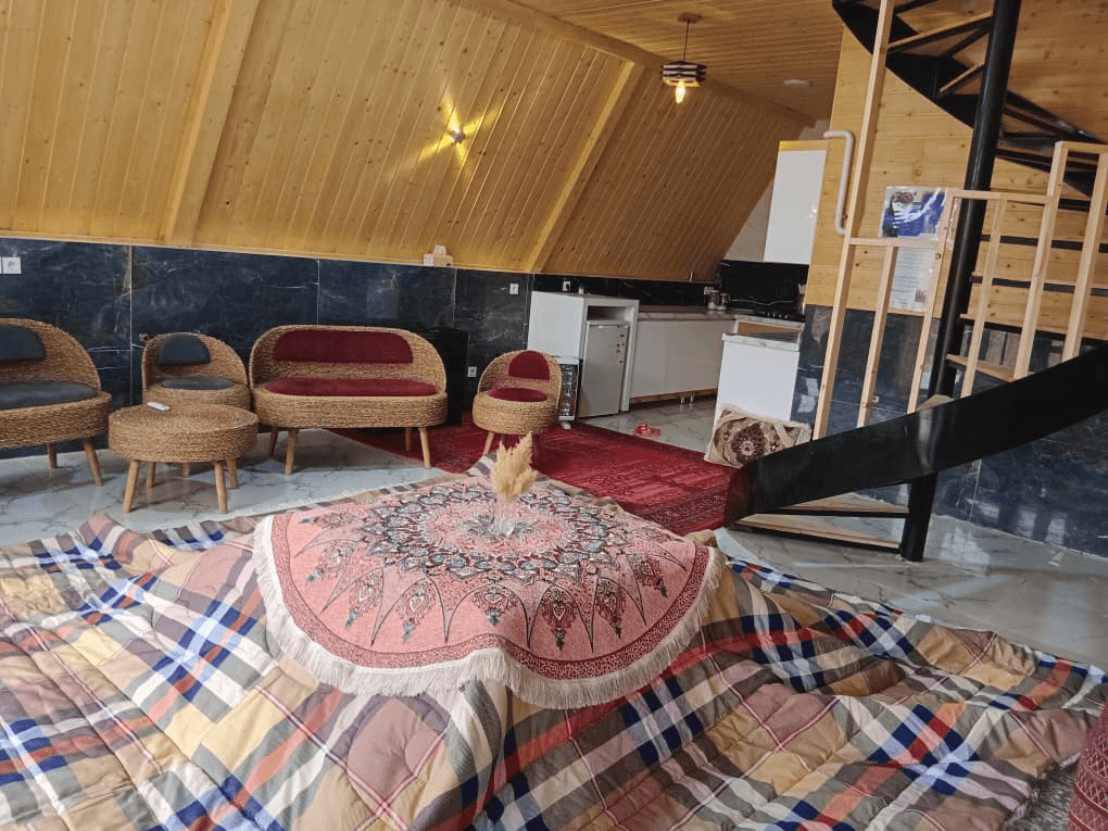 کلبه سوئیسی در نرمه سفلی سمیرم - 1  نما کلبه 1