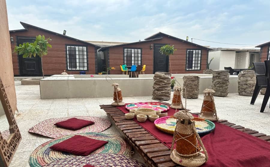 اجاره بومگردی ساحلی در روستای نخیلو بندرمقام - توئین محوطه اقامتگاه